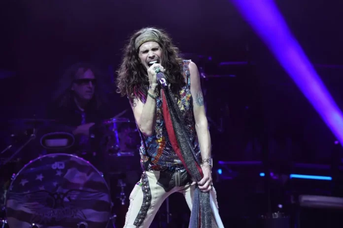 Steven Tyler Suffers Vocal Cord Injury