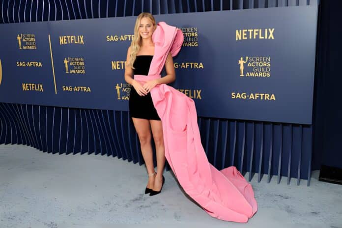 Margot Robbie Rocks Barbie-Inspired Look at SAG Awards