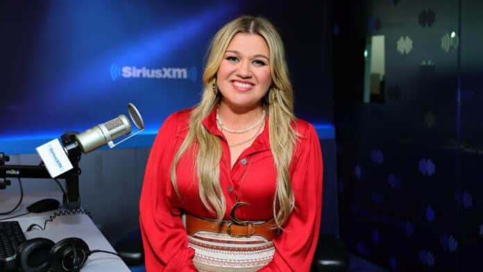 Kelly Clarkson Countersues Ex-Husband